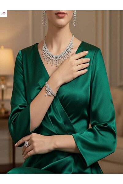 Generic 4-piece silver-colored zircon set with a luxurious box