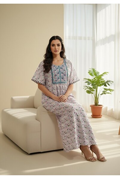 Maison Emarat White floral jalabiya withpink embroidery on the yoke—light, breezy, and perfect for everyday wear.