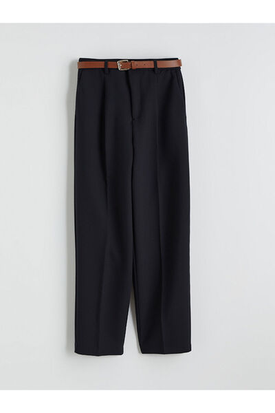 LC Waikiki Μαύρο γυναικείο πλισέ παντελόνι με ζώνη μέσης κομμένο σε καρότο