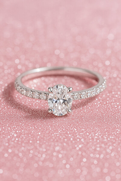 Laboratuvar Pırlantası Lp Işıklı kutuda 0.50 karat oval tektaş yüzük (kararmaz)