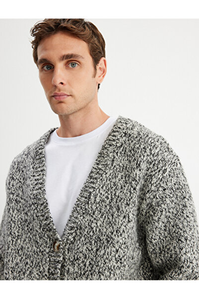 Koton Strickjacke mit V-Ausschnitt und Knöpfen