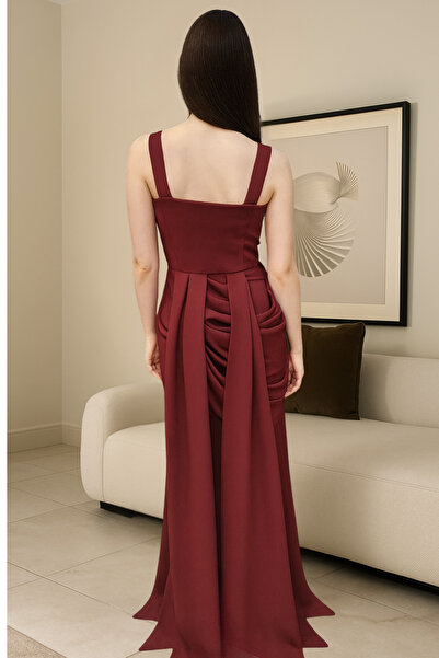 Liva A soft, burgundy dress with elegant pleats