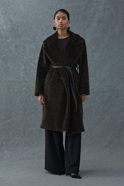 Elbee Fashion Woman Khaki leopard detailed leather belted coat