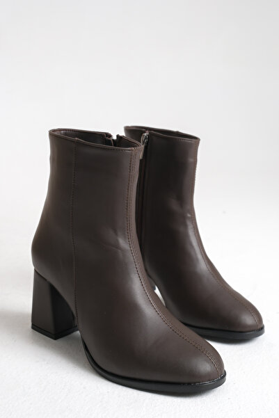 Ayakkabı Delisiyim Кафяви дамски ботуши от кожа с противоплъзгащи подметки, цип и дебели токове Diana