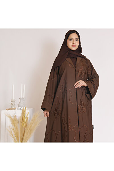 HAWRAA ABAYA عباية ربع كلوش باللون البني بكلر وكم واسع بتطريز مزين بفصوص