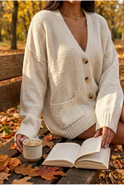 FEMELLE Women's Beige Standard Size Double Pocket Button Detailed Off-Shoulder Oversize Knitwear Cardigan