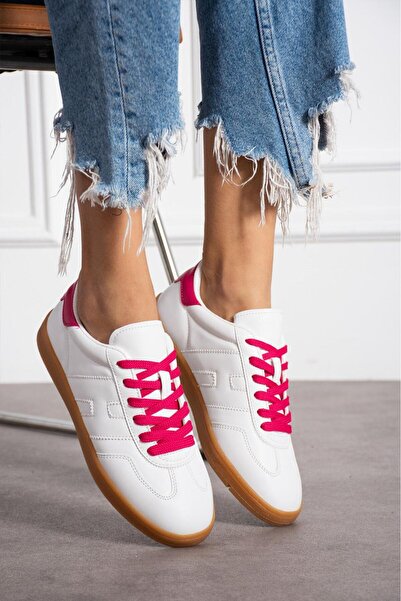 Messina Shoes أحذية رياضية نسائية من ليڤا