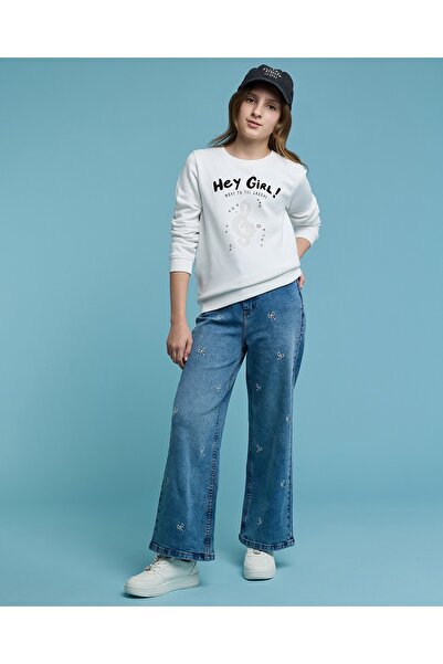 R&B بنطال جينز واسع الساق مطرز بأزرار للإغلاق