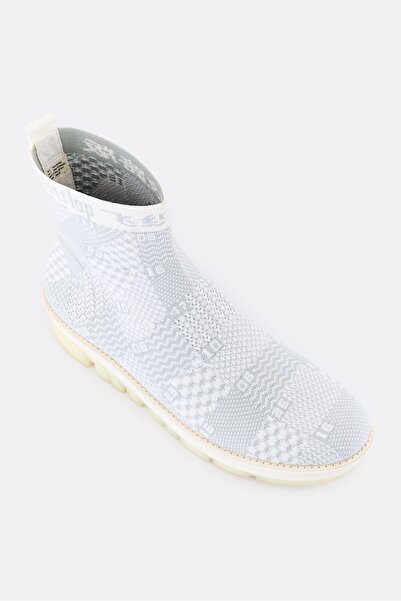 Fitflop حذاء سواتشنوك نسائي سهل الارتداء مع جوارب، متعدد الألوان