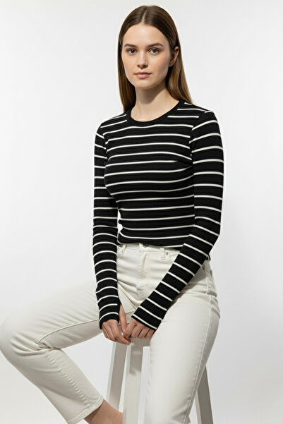 buğrahayalin Women's Black Striped Finger-Loop Blouse