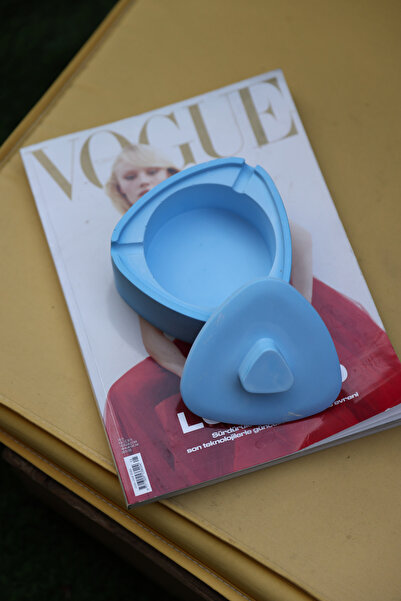 myrâvis منفضة سجائر من الخرسانة مصنوعة يدويًا باللون الأزرق مع غطاء للزينة