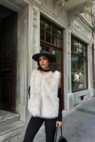 My Loore Women's beige faux fur vest mlb107