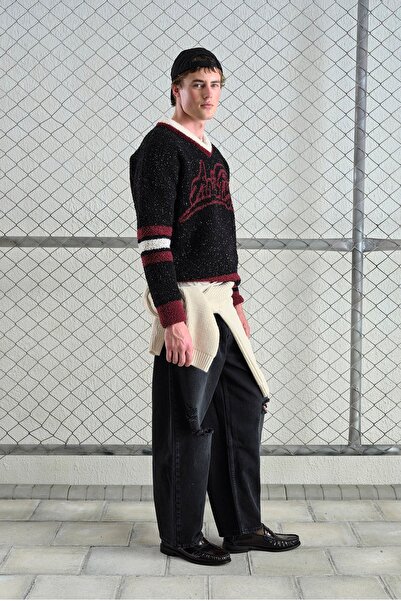 TÜZeMEN Written V-Neck Wool Sweater