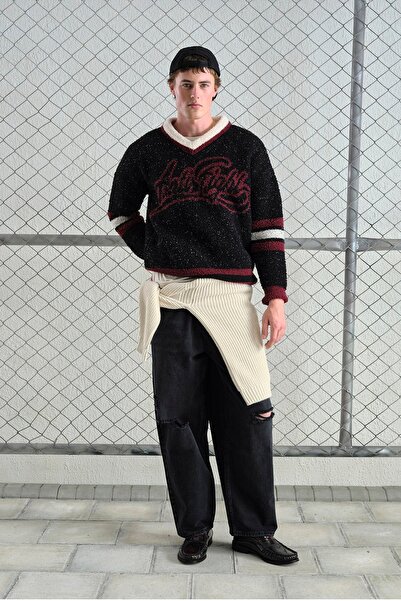 TÜZeMEN Written V-Neck Wool Sweater