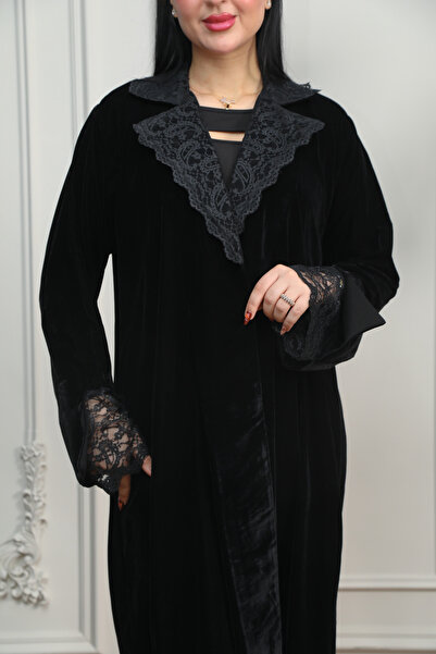 ABAYA Luxurious royal crepe abaya with a distinctive style