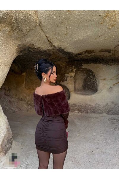 aytenli Μίνι μακρυμάνικο υφασμάτινο φόρεμα με γιακά Madonna με πλάγιο πίσω κολάρο με μανίκια με λεπτομέρεια από γούνα