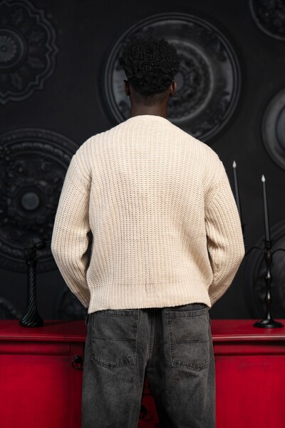 AKÇAYLAR Oversized Crop Model V-Neck Button Closure Knitted Cardigan