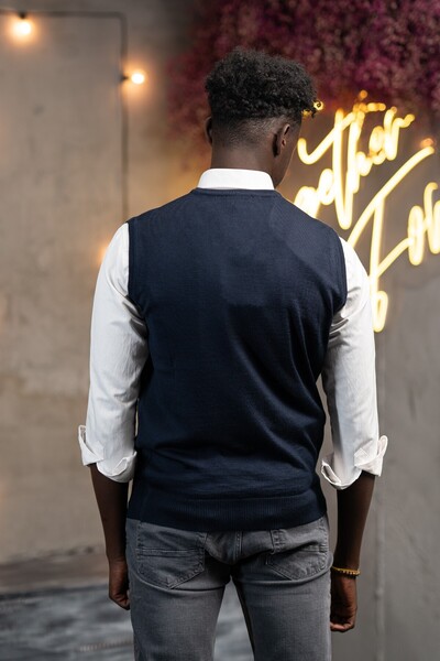 Woolen World V-Neck Regular Fit Wool Sleeveless Knitwear Sweater