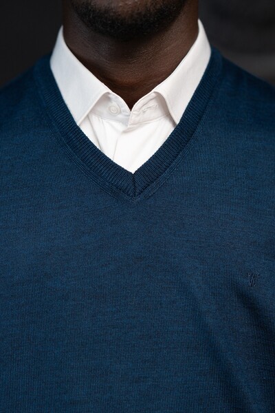 Woolen World V-Neck Regular Fit Wool Sleeveless Knitwear Sweater