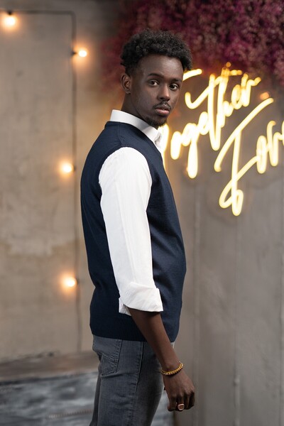 Woolen World V-Neck Regular Fit Wool Sleeveless Knitwear Sweater