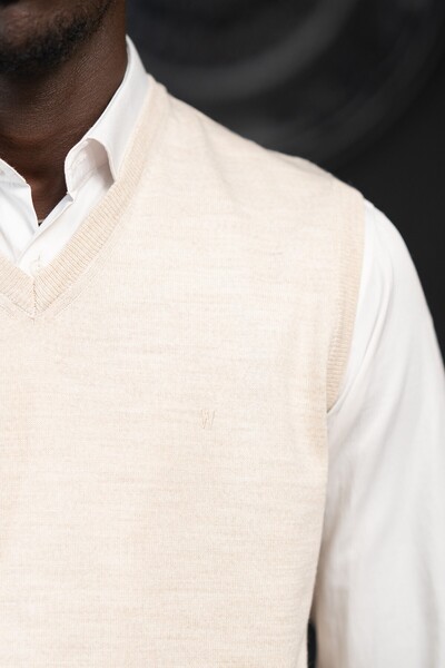 Woolen World V-Neck Regular Fit Wool Sleeveless Knitwear Sweater