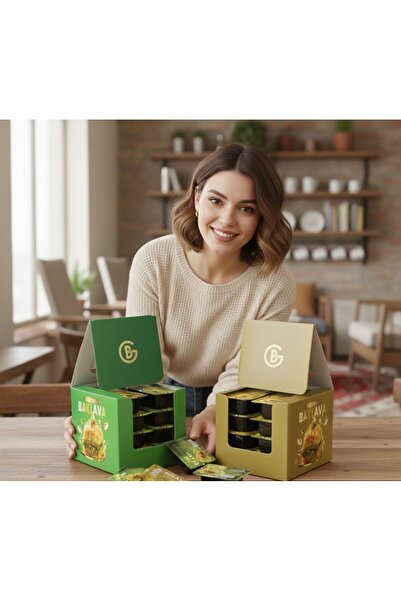 Meşhur Gaziantep Baklavacısı Murat Usta Murat Usta Fıstıklı ve Cevizli Dilim Baklava 1 Kutu (24 adet)