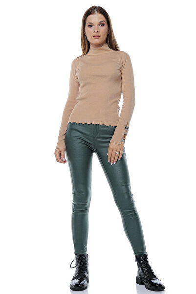 Jolenttine Turtleneck top with cashmere and wool blend, beige