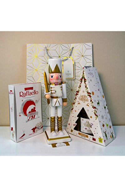 velve Christmas Delight package, with room freshener, Nutcracker decoration and Raffaello pralines