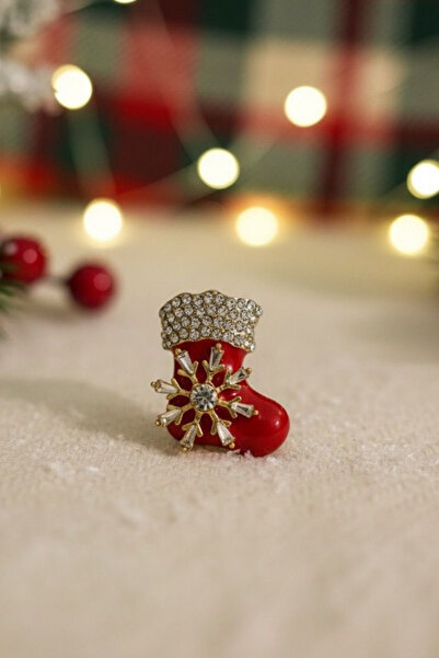 Jaida Moda Kadın Kırmızı Çorap ve Kar Tanesi Figürlü Yılbaşı Broş – Sevimli ve Işıltılı Yeni Yıl Aksesuarı