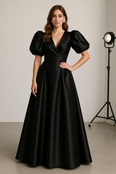 ALYEL NAKER فستان ماكسي من الساتان الأمريكي باللون الأسود مع أكمام على شكل كا...