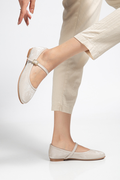 tayyarshoes Diamond Ballet Flats Are Beautiful with a Stone Buckle Detail.