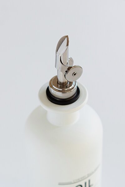 Dekorzdükkan Set of 2 Matte White Glass Oil Bottles with Silver Caps - 4 Pieces with Labels - 500ml