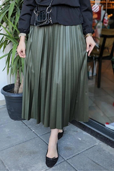 DoQuN Elegant And Modern Pleated Shiny Crepe Hidden Elastic Khaki Skirt
