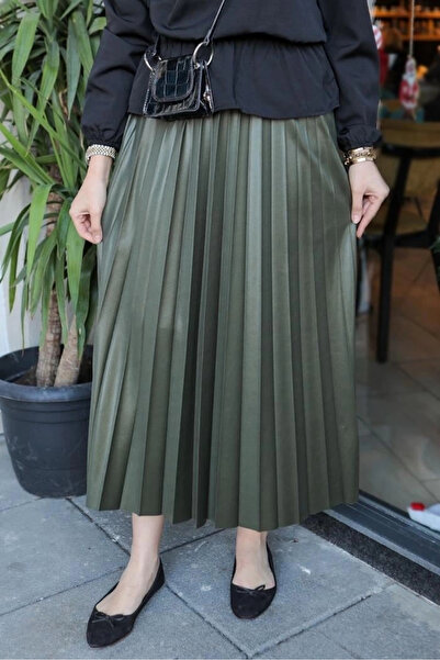 DoQuN Elegant And Modern Pleated Shiny Crepe Hidden Elastic Khaki Skirt