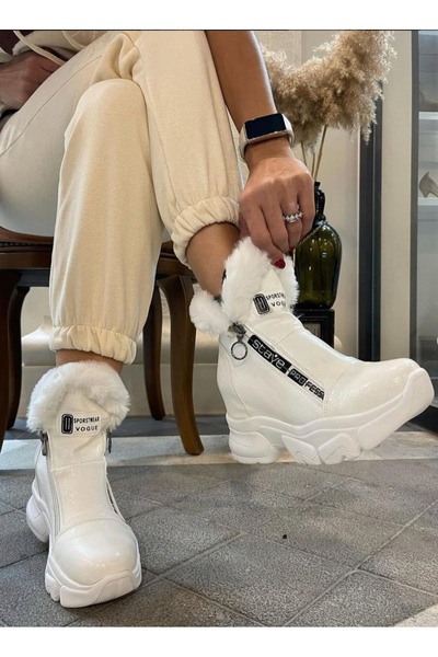 apelles Παπούτσια Εστονίας Λευκό τσαλακωμένο λουστρίνι με βελούδινη λεπτομέρεια και σφήνα τακούνι Κοντές μπότες