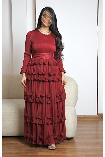 SELSAL A dress with soft petal layers