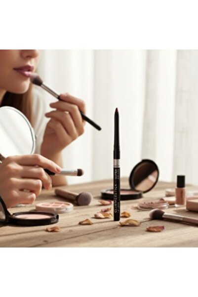 AVON Glimmerstick Lip Liner Deep Plum – precise definition and long-lasting wear