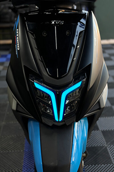 Banxtre ملصق تصميم المصباح الأمامي باللون الأزرق الفاتح لـ TVS NTORQ (يمين ويسار)