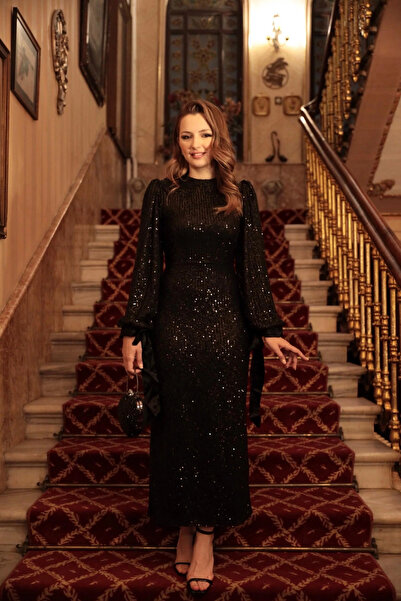 HELİS BUTİK Rochie neagră cu paiete strălucitoare și detaliu de legare din satin