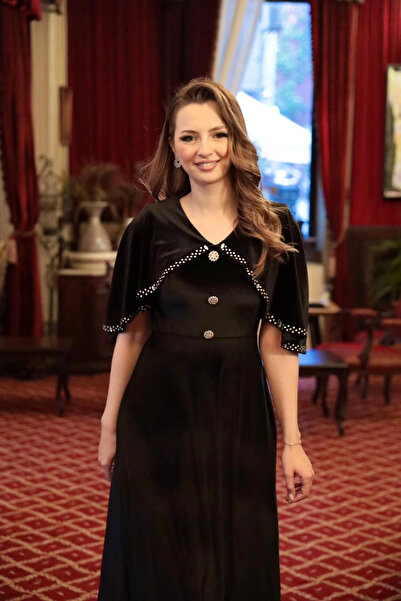 HELİS BUTİK Pelerin Detaylı Taş Düğmeli Siyah Kadife Elbise