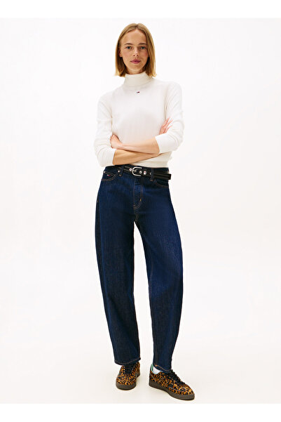 Tommy Jeans Balıkçı Yaka Standart Nakışlı Beyaz Kazak Kadın DW0DW21672YBH