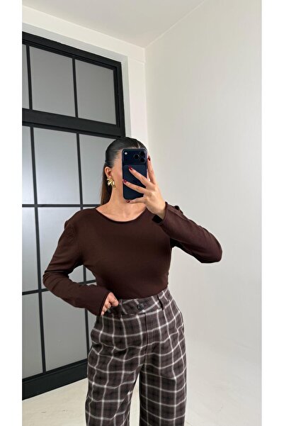 Gaus بلوزة بنية اللون ذات ملمس ناعم مماثلة لـ MD طراز GAUS-00789