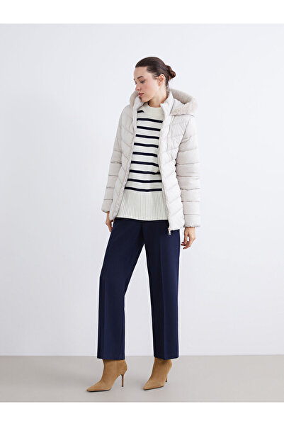 LC Waikiki Classic Beige Fur Hooded Women's Puffer Jacket