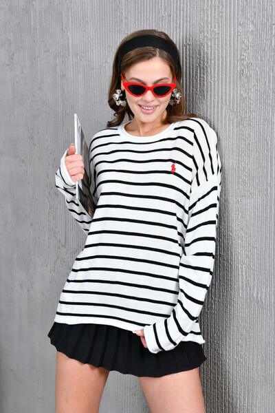 Park Karon Women's Crew Neck Striped Embroidery Detail Oversized Knitwear Sweater