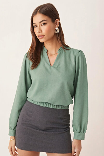 armonika Γυναικεία μπλούζα με λαιμόκοψη σε σχήμα V με λεπτομέρεια πλισέ, ελαστική μέση και μανσέτες ARM-26K001020