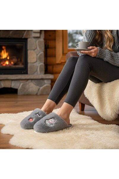 OEM Fluffy, warm and relaxing house slippers, stylish, cheerful and unique slippers, for women, L689