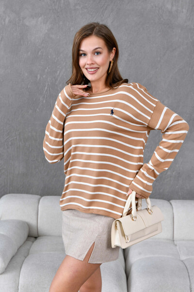 Park Karon Women's Crew Neck Striped Embroidery Detail Oversized Knitwear Sweater
