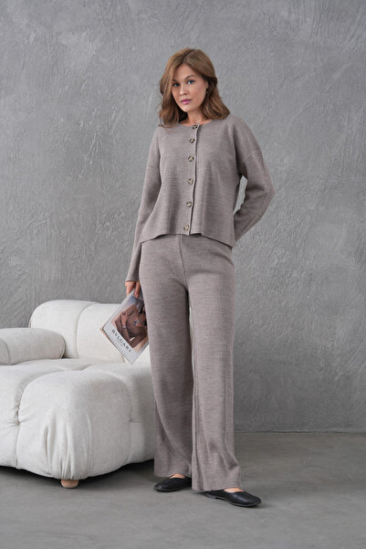 Park Karon Women's Crew Neck Button Closure Ribbed Knit Jacket Pants Two-Piece Knitwear Set