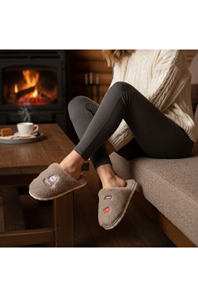 OEM Fluffy, warm and relaxing house slippers, stylish, cheerful and unique slippers, for women, L689