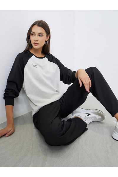 Styli Women Color Block T-Shirt and Joggers Co-ords